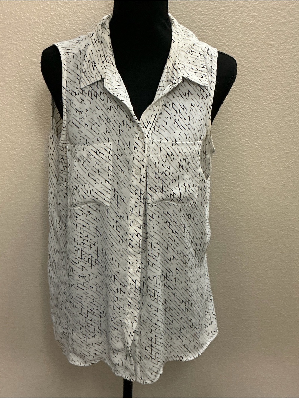 Apt. 9 White Sleeveless Button-Front Top with Black Micro Print